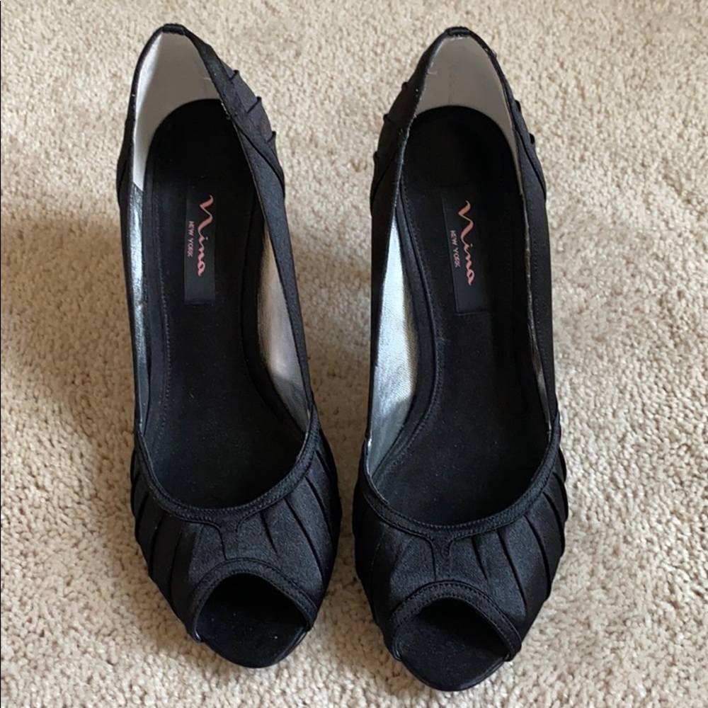 Nina black pumps